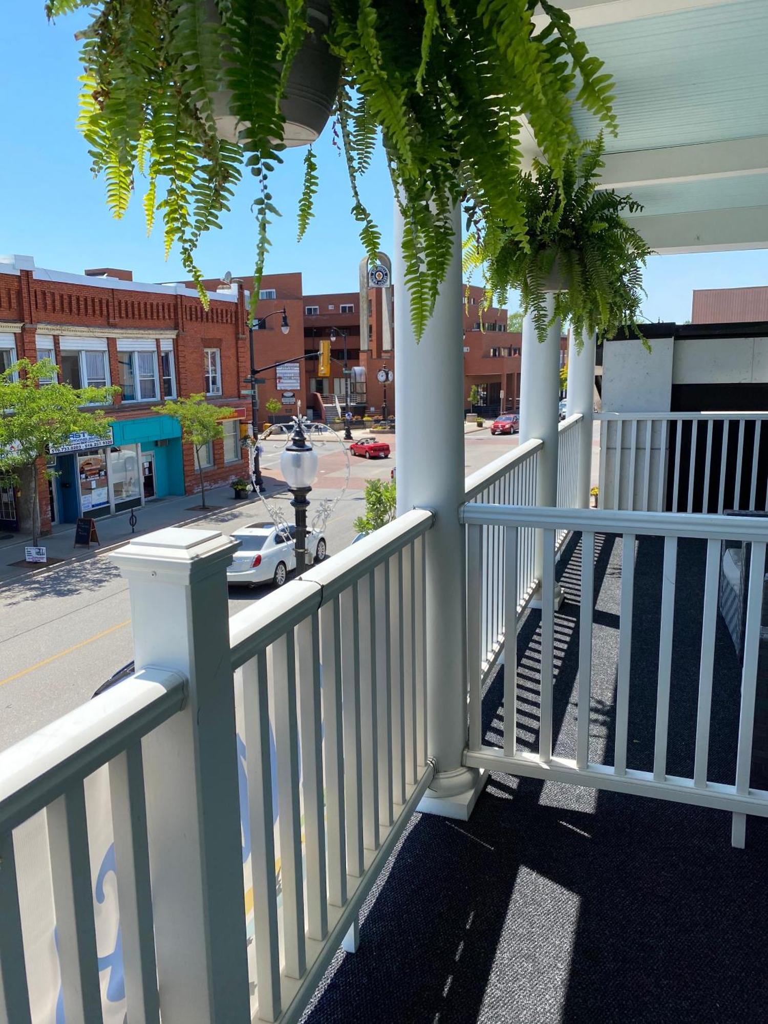 The Grove Hotel Kingsville Bagian luar foto