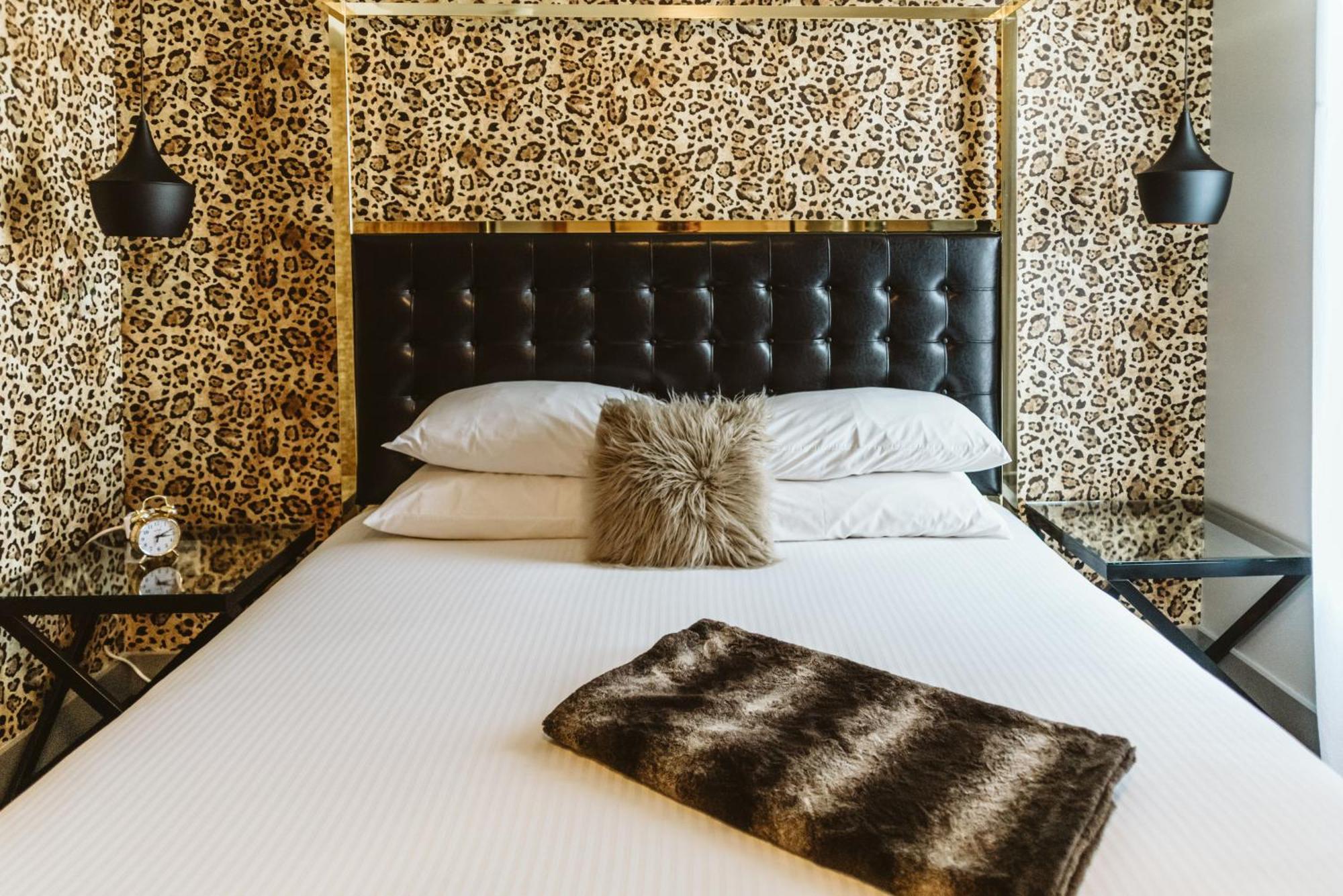 The Grove Hotel Kingsville Bagian luar foto